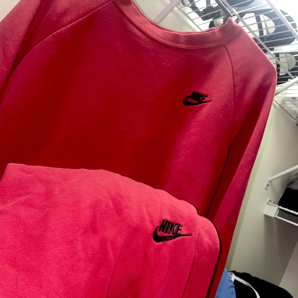 Nike sweat suit set . Crew neck and loose joggers . never worn